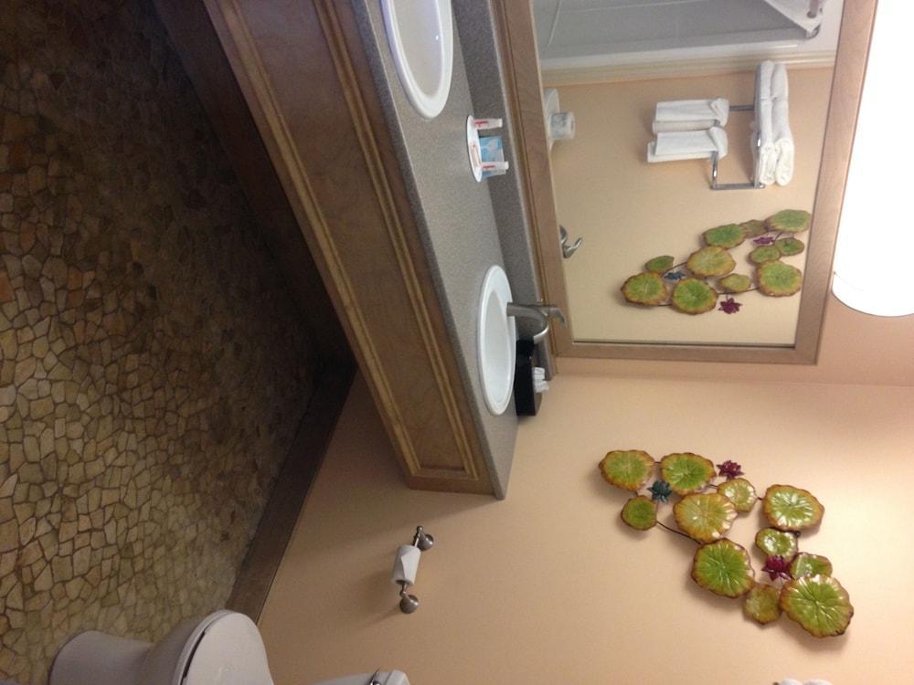 Quality Inn & Suites Cornwall Esterno foto