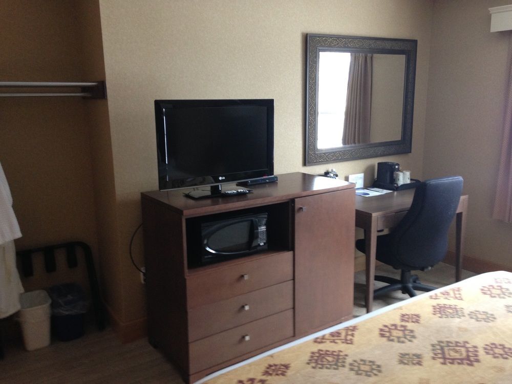 Quality Inn & Suites Cornwall Esterno foto