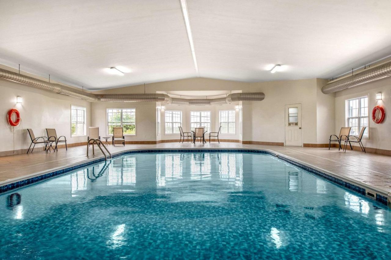 Quality Inn & Suites Cornwall Esterno foto
