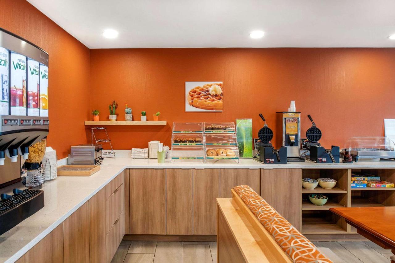 Quality Inn & Suites Cornwall Esterno foto