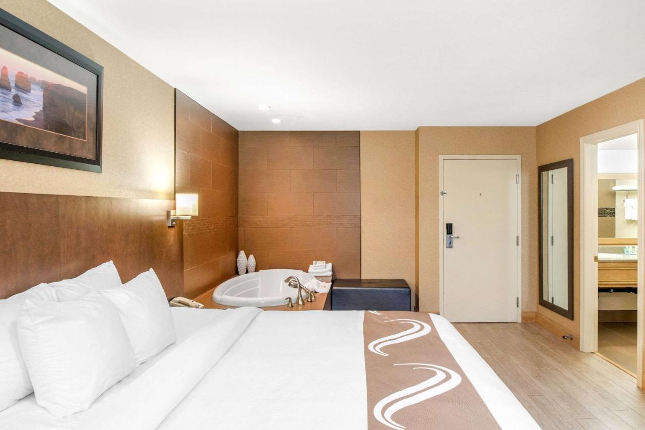 Quality Inn & Suites Cornwall Esterno foto