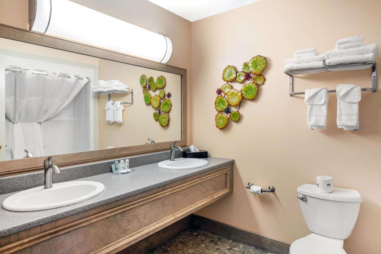 Quality Inn & Suites Cornwall Esterno foto