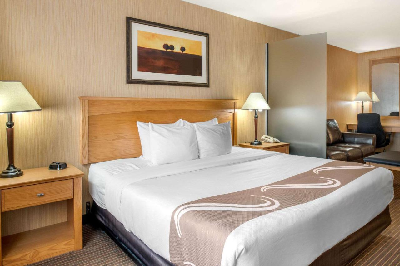 Quality Inn & Suites Cornwall Esterno foto