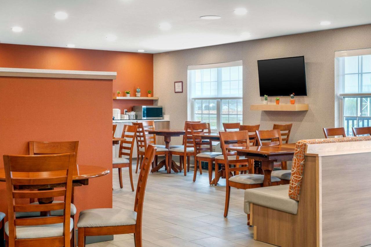 Quality Inn & Suites Cornwall Esterno foto